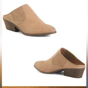 Frye Rowen Gore Mules suede leather taupe 2 inch heel pointed toe, Size 9